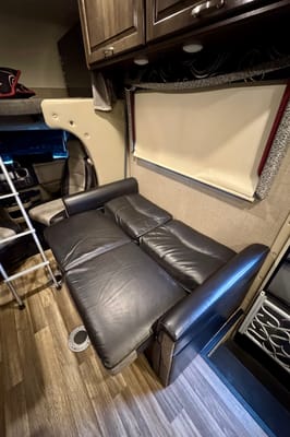 NYK Adventure Bus Thor Motor Coach Outlaw 29J Class C