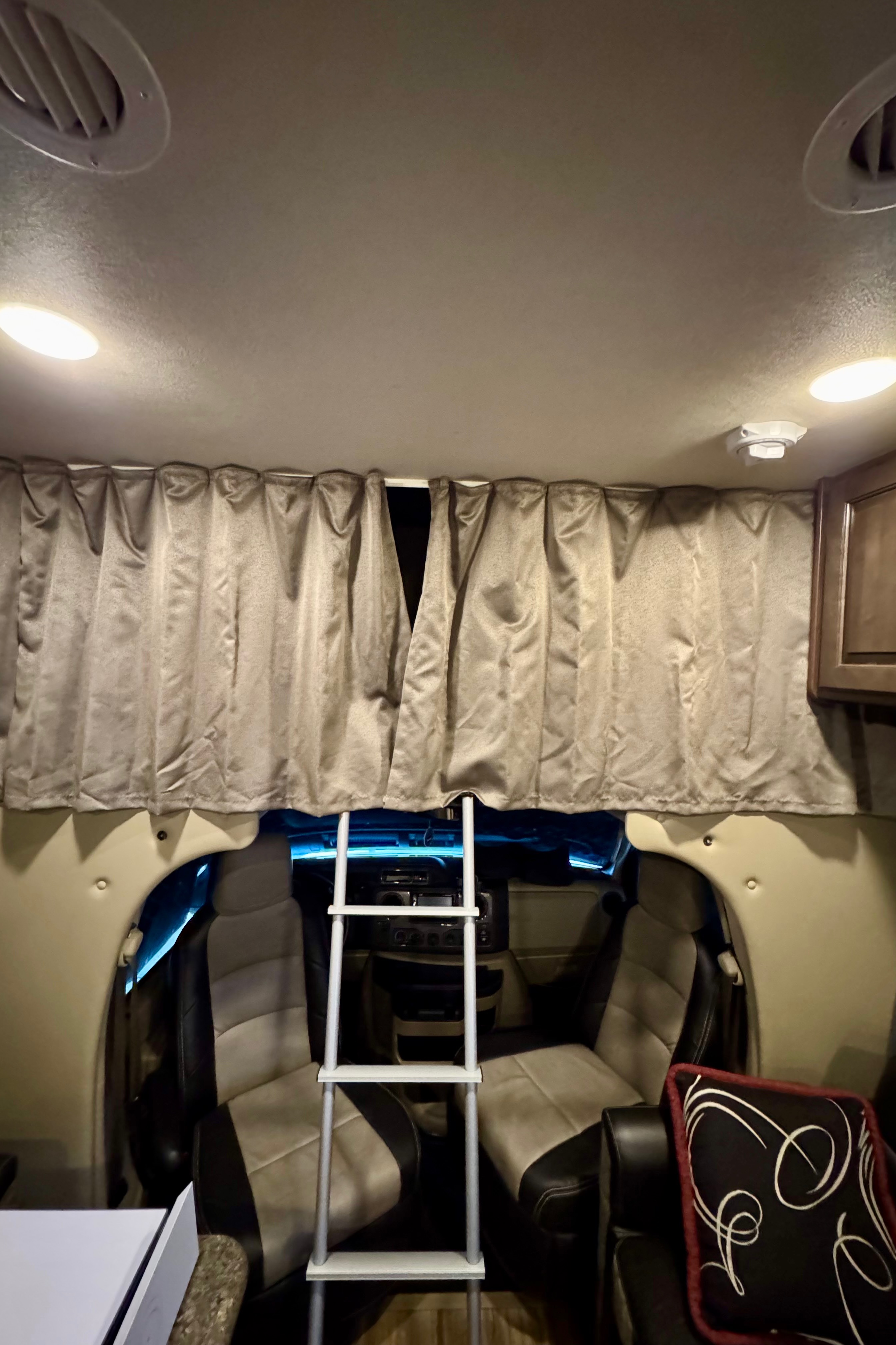 NYK Adventure Bus Thor Motor Coach Outlaw 29J Class C