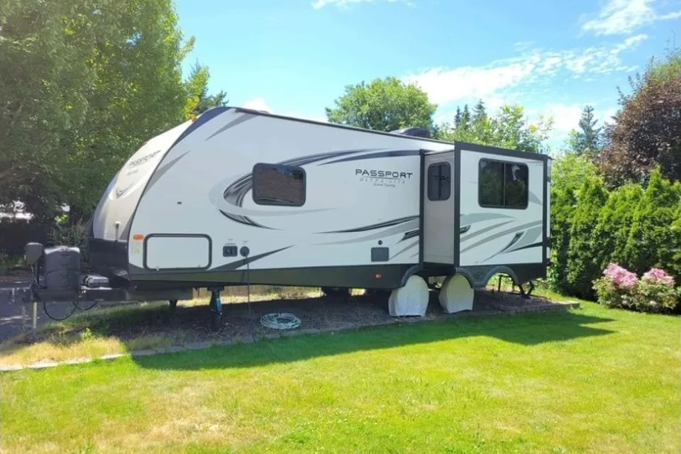 Art's Keystone Passport Grand Touring Ultra Lite Travel Trailer