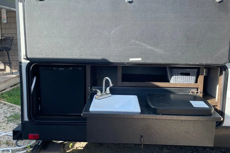 Rolling Retreat Shadow Cruiser 280QBS Travel Trailer