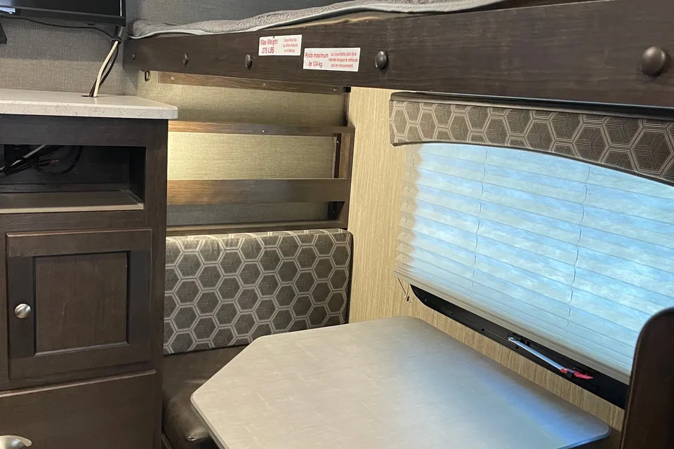 Rolling Retreat Shadow Cruiser 280QBS Travel Trailer