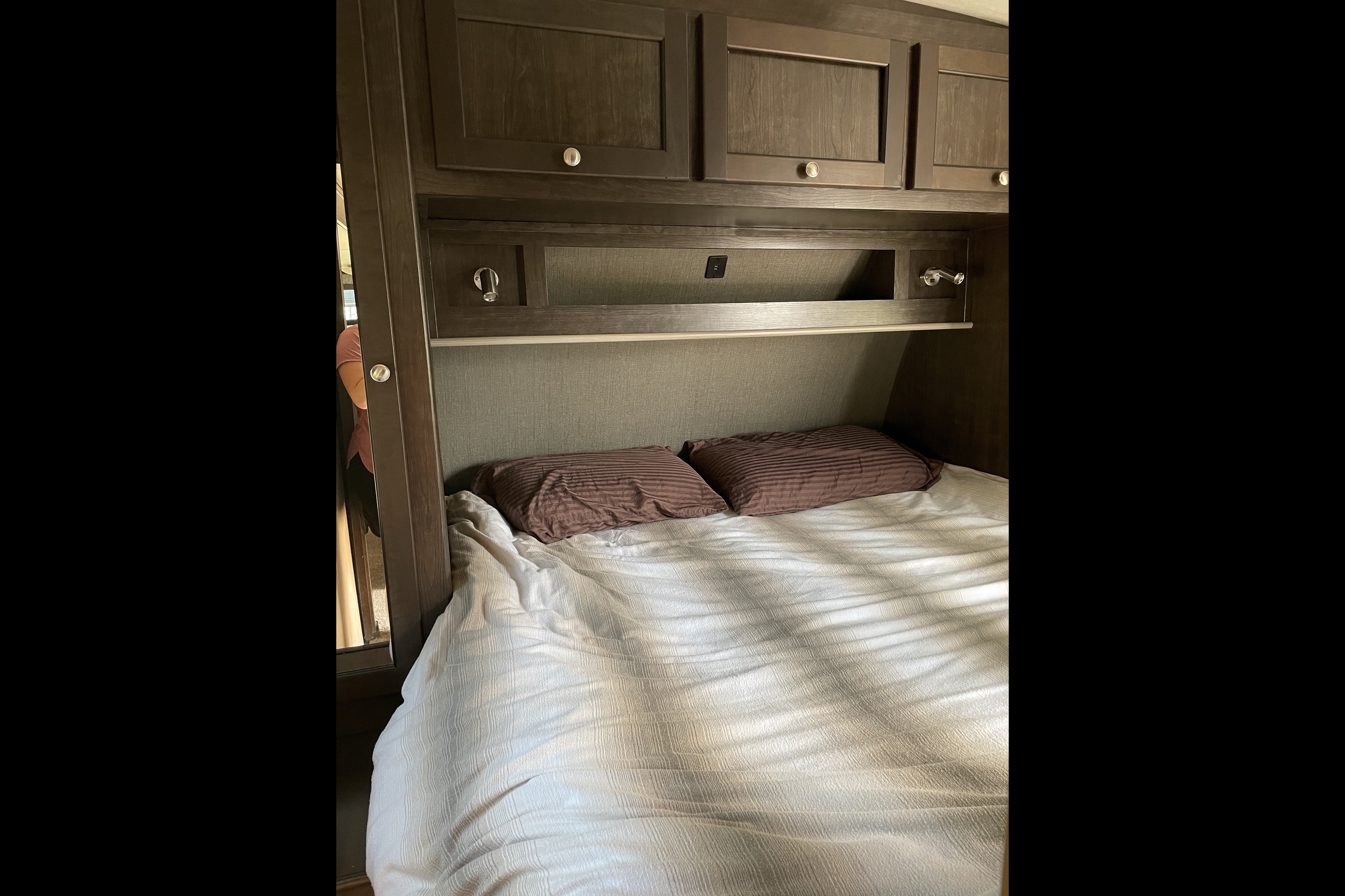 Rolling Retreat Shadow Cruiser 280QBS Travel Trailer