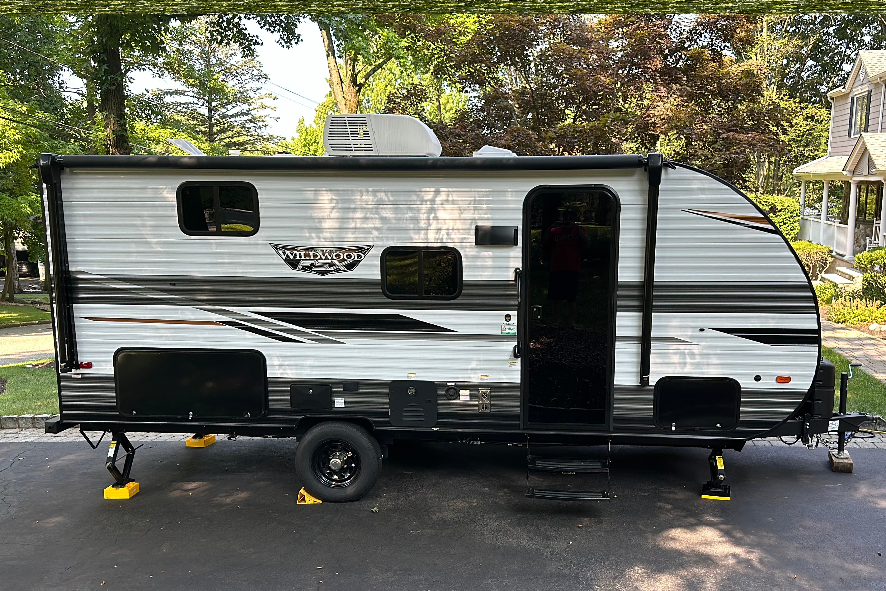 Downtime RV - Brand New & Easy to Tow