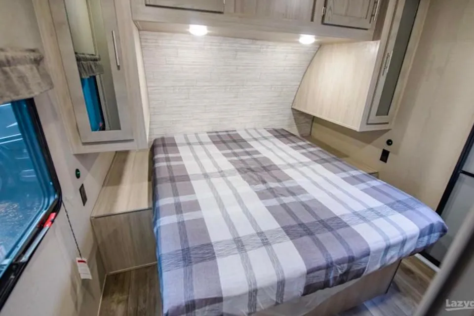 Portzen’s Luxury Travel Trailer for 9