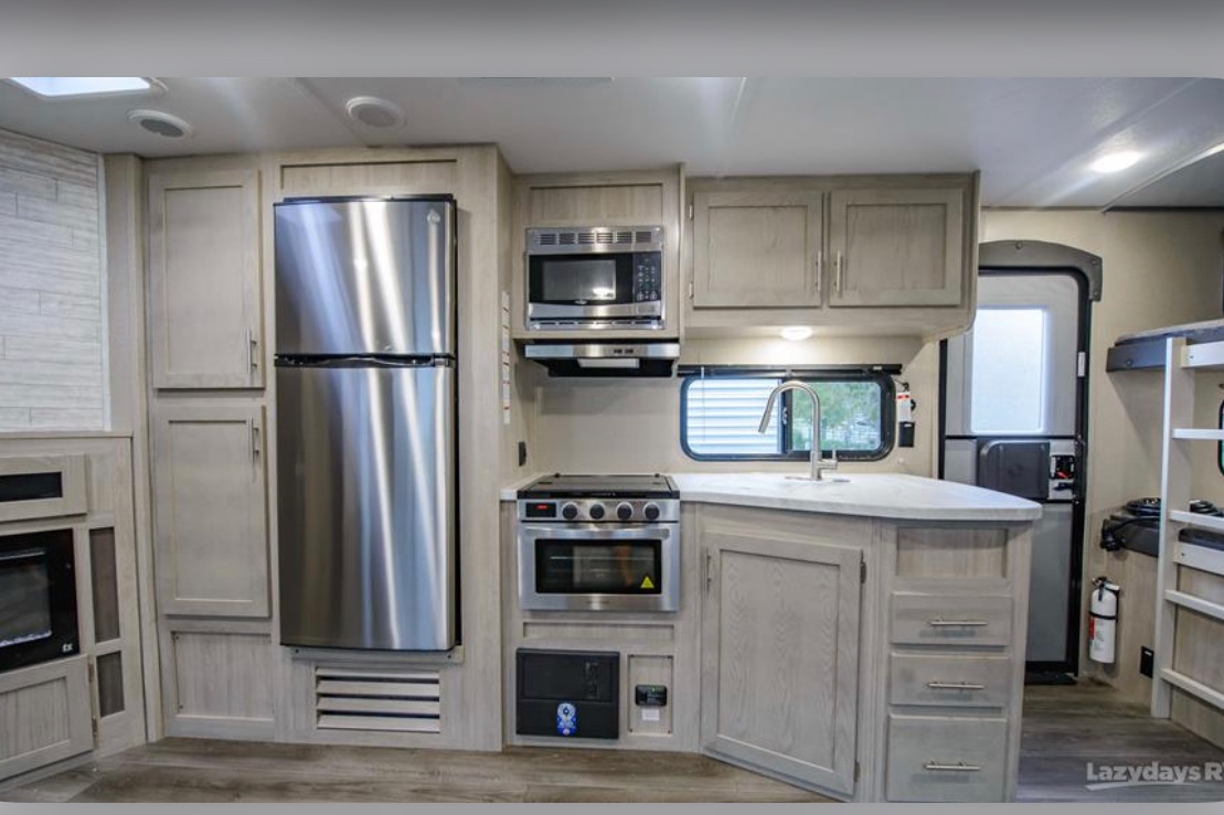 Portzen’s Luxury Travel Trailer for 9