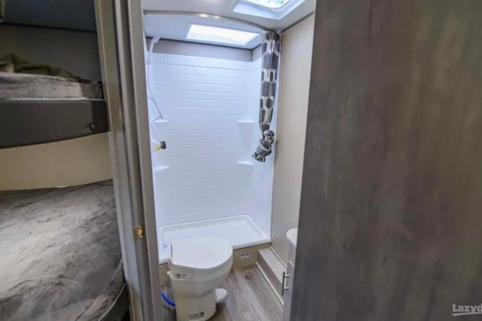 Portzen’s Luxury Travel Trailer for 9