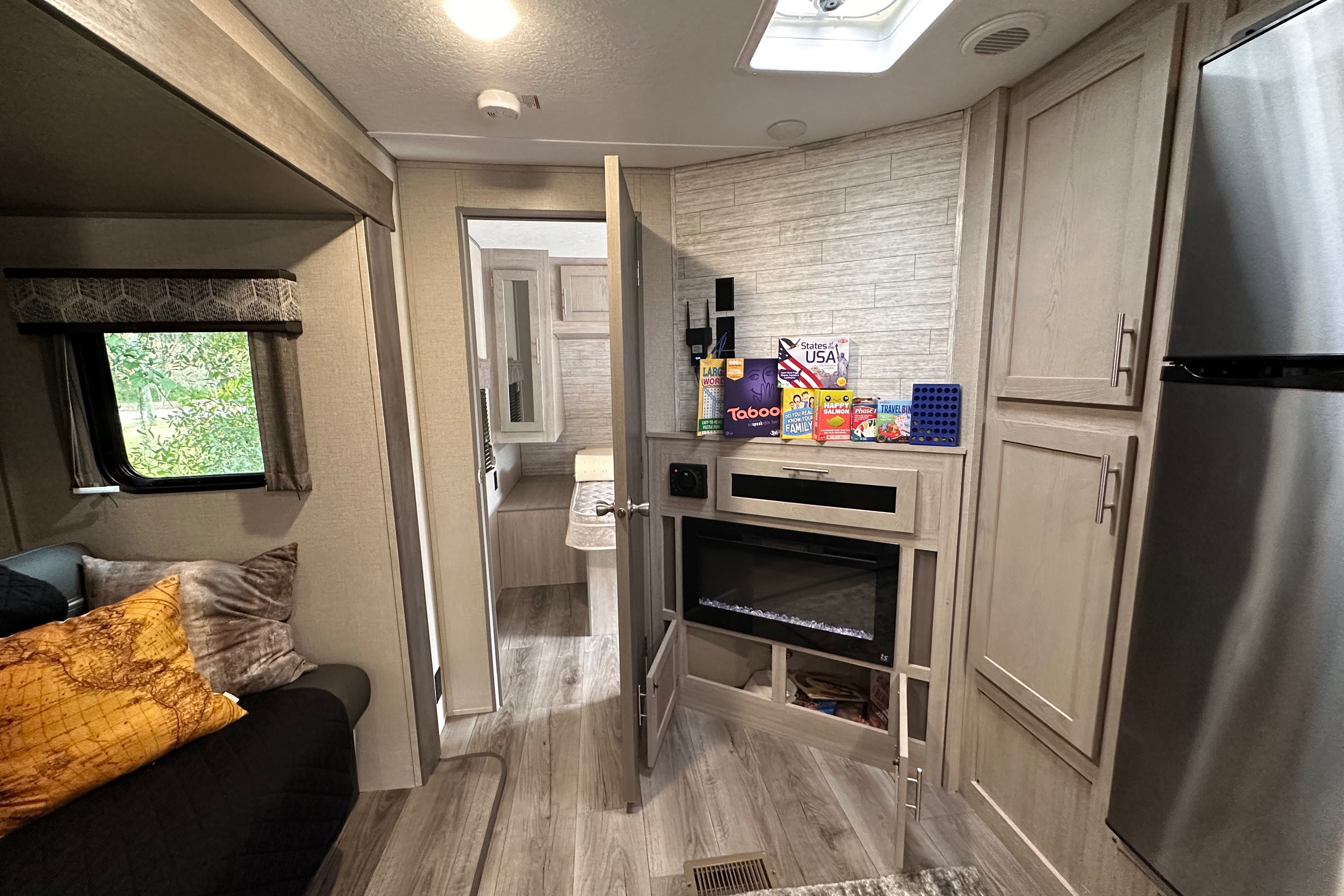 Portzen’s Luxury Travel Trailer for 9
