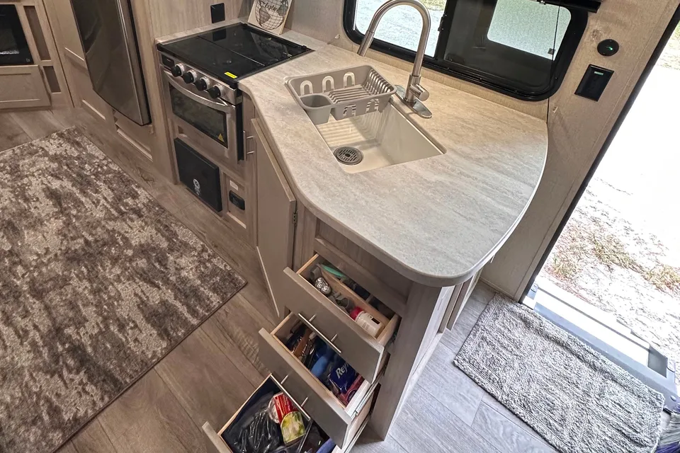 Portzen’s Luxury Travel Trailer for 9