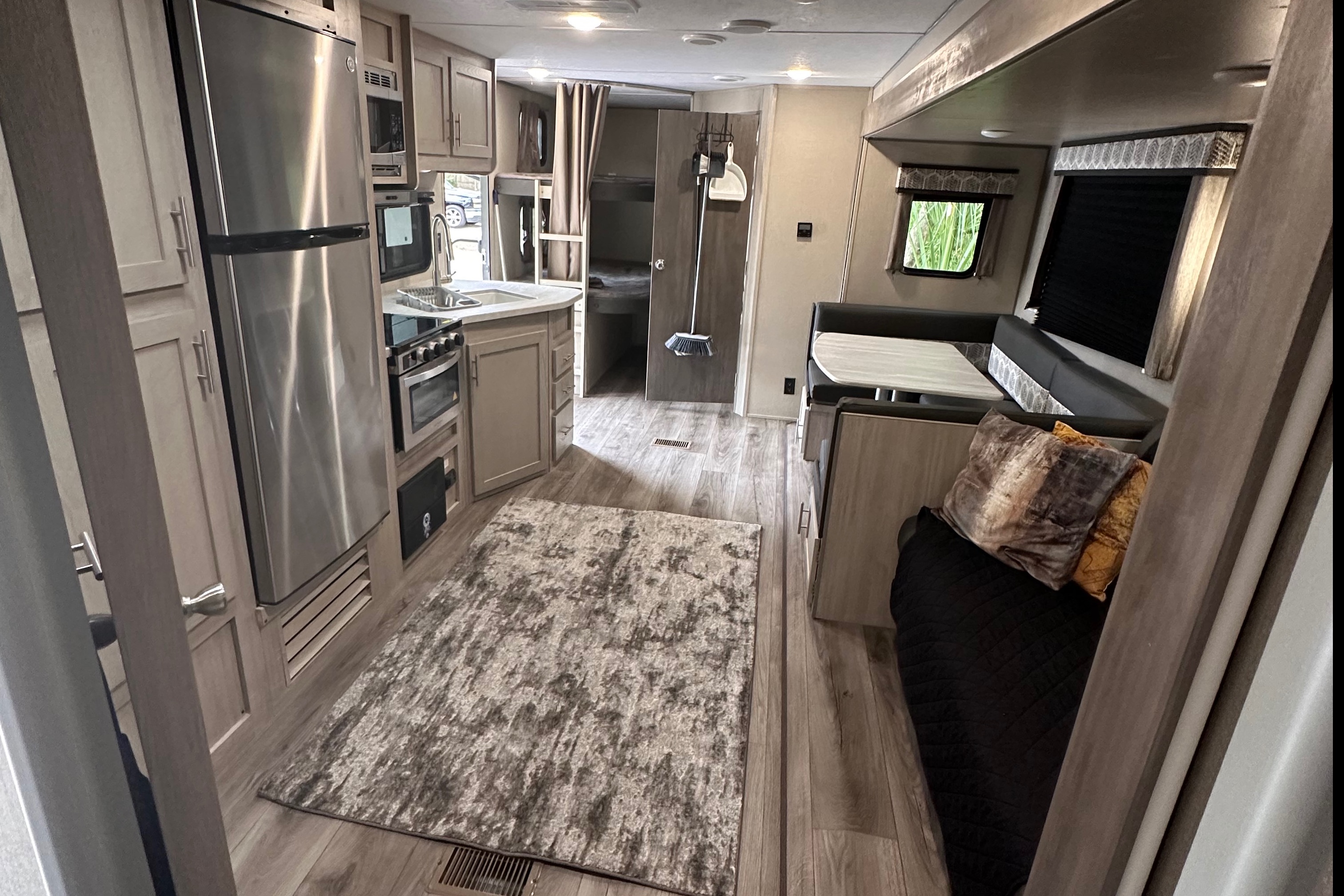 Portzen’s Luxury Travel Trailer for 9