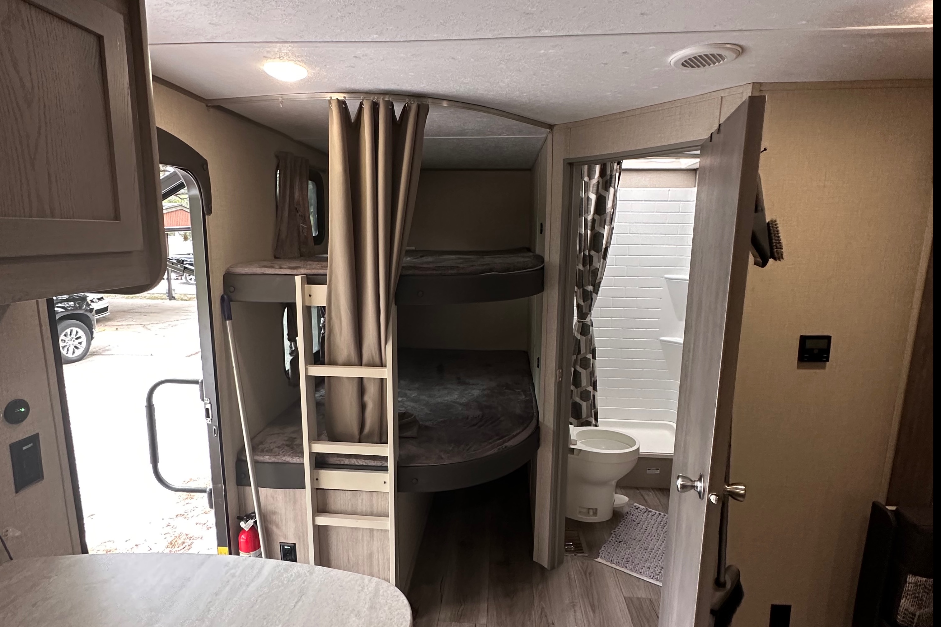 Portzen’s Luxury Travel Trailer for 9