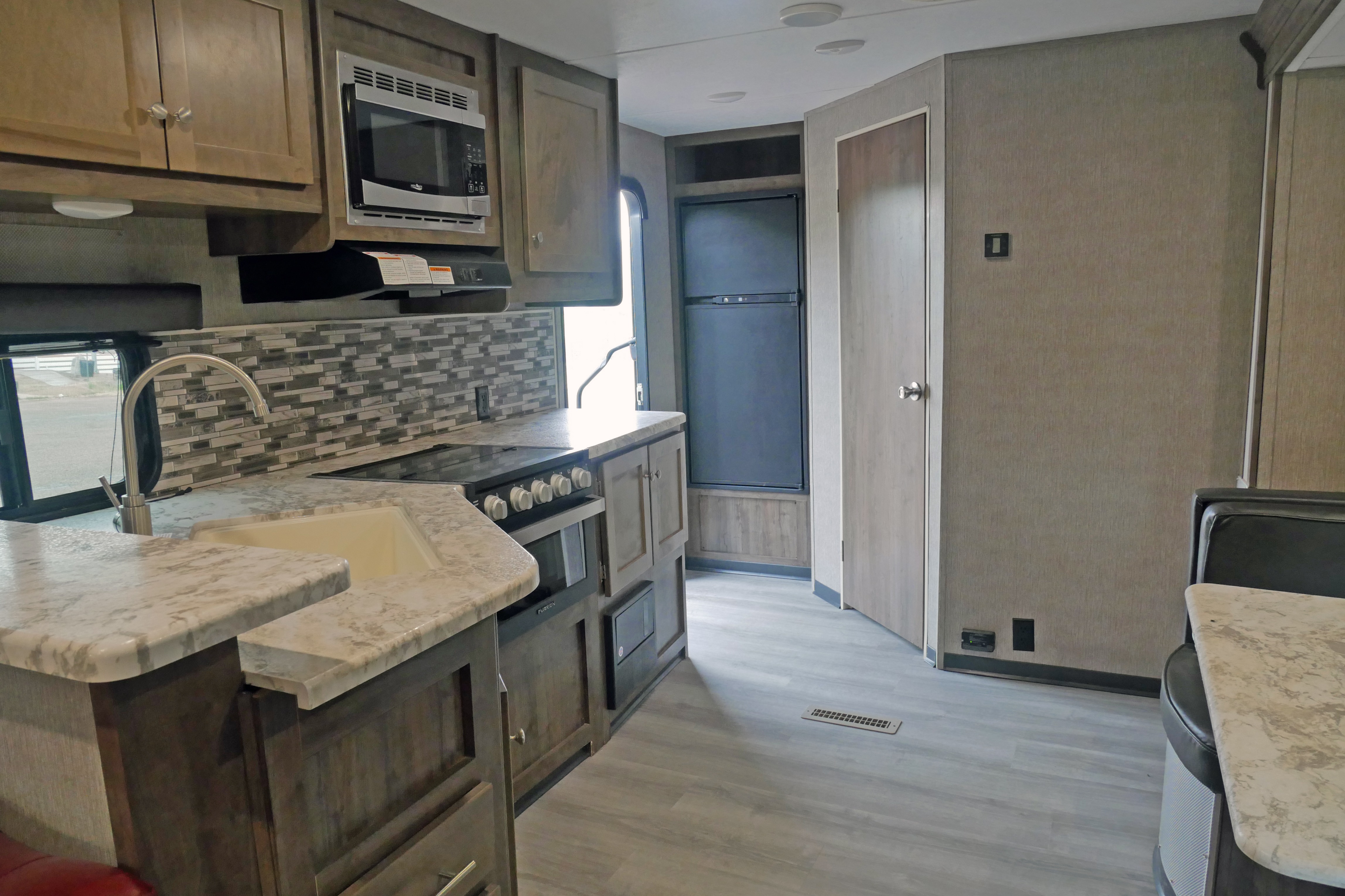 Raven Cliffs Delivered and Setup only, Dutchmen Aspen Trail