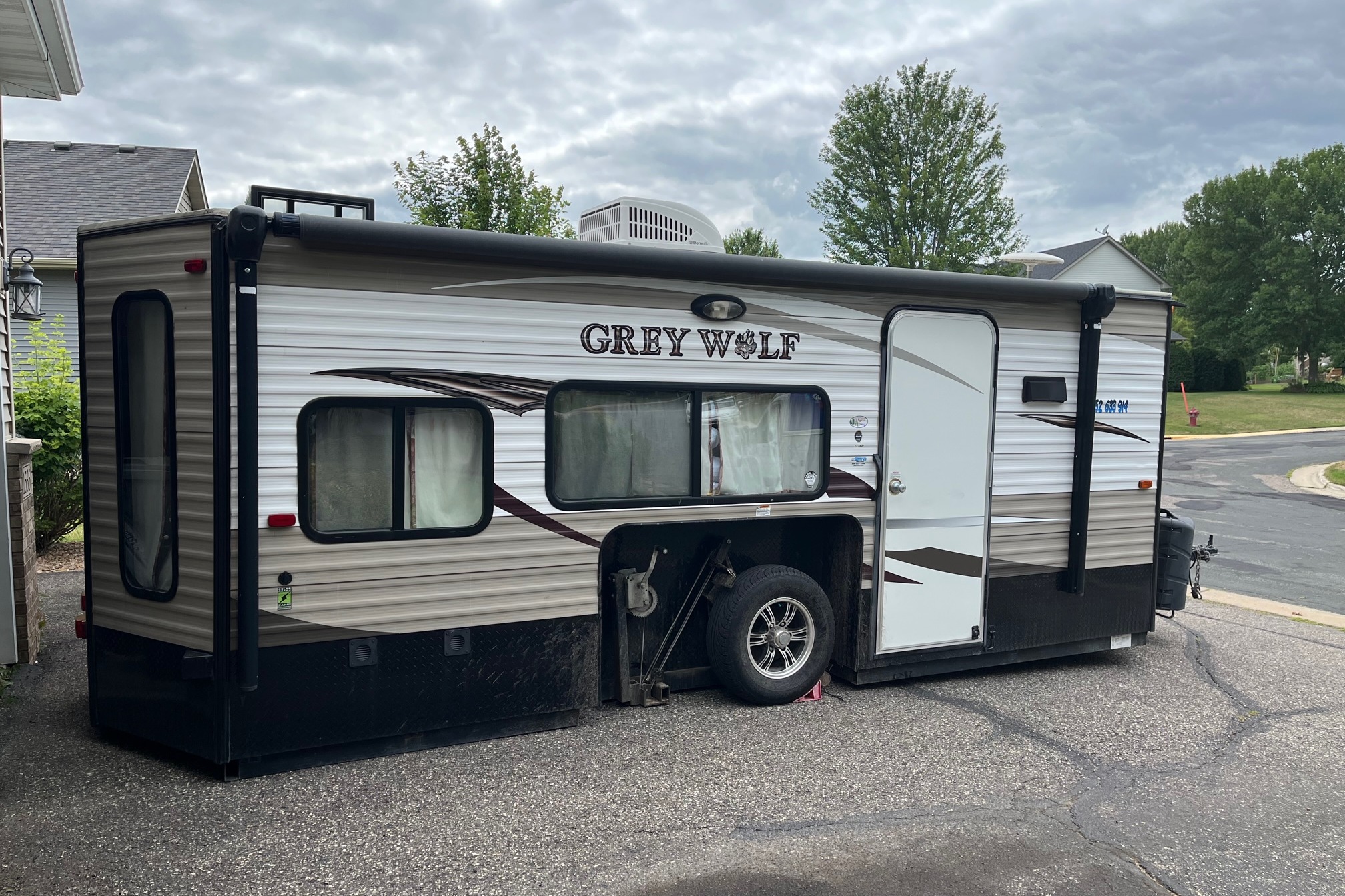 Forest River Grey Wolf RV/Fish House Trailer & Amenities