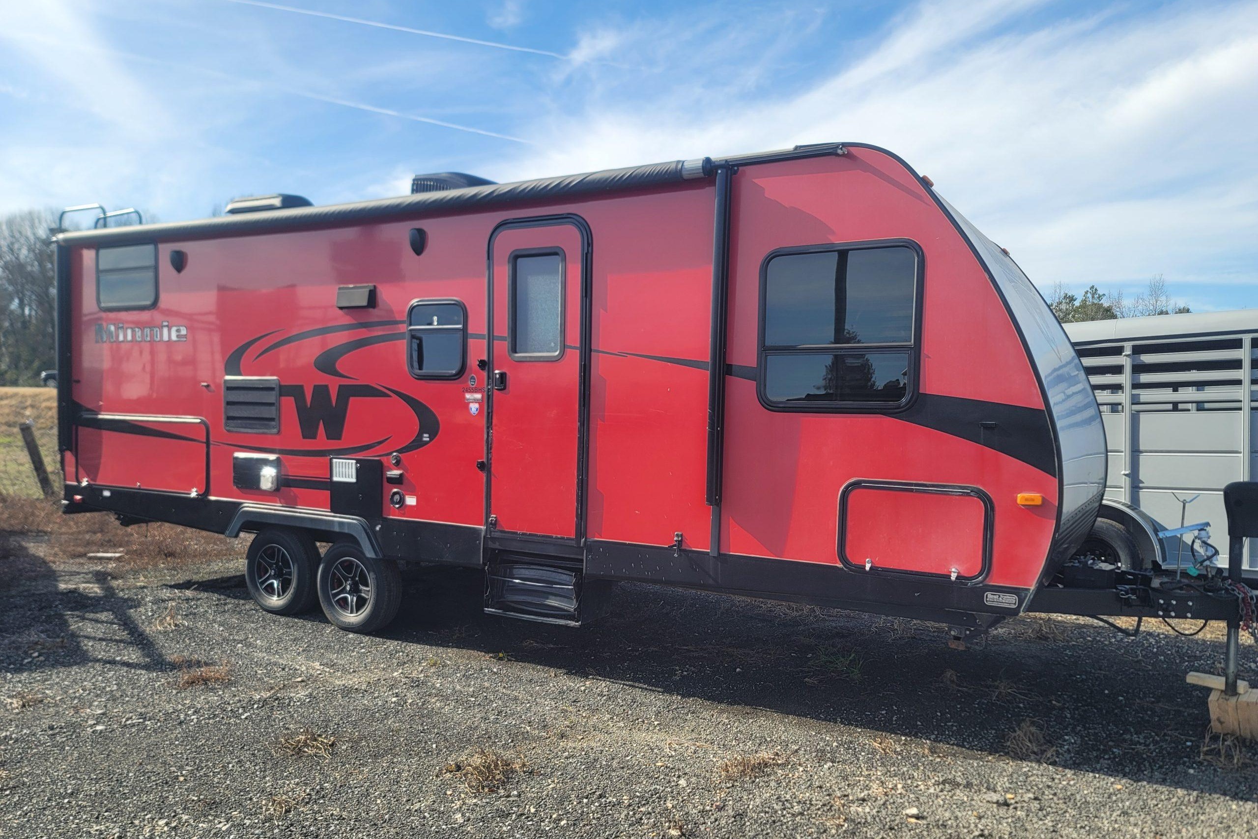 "Winnie" Winnebago Minnie Winnie 28' 2455BHS Bunkhouse