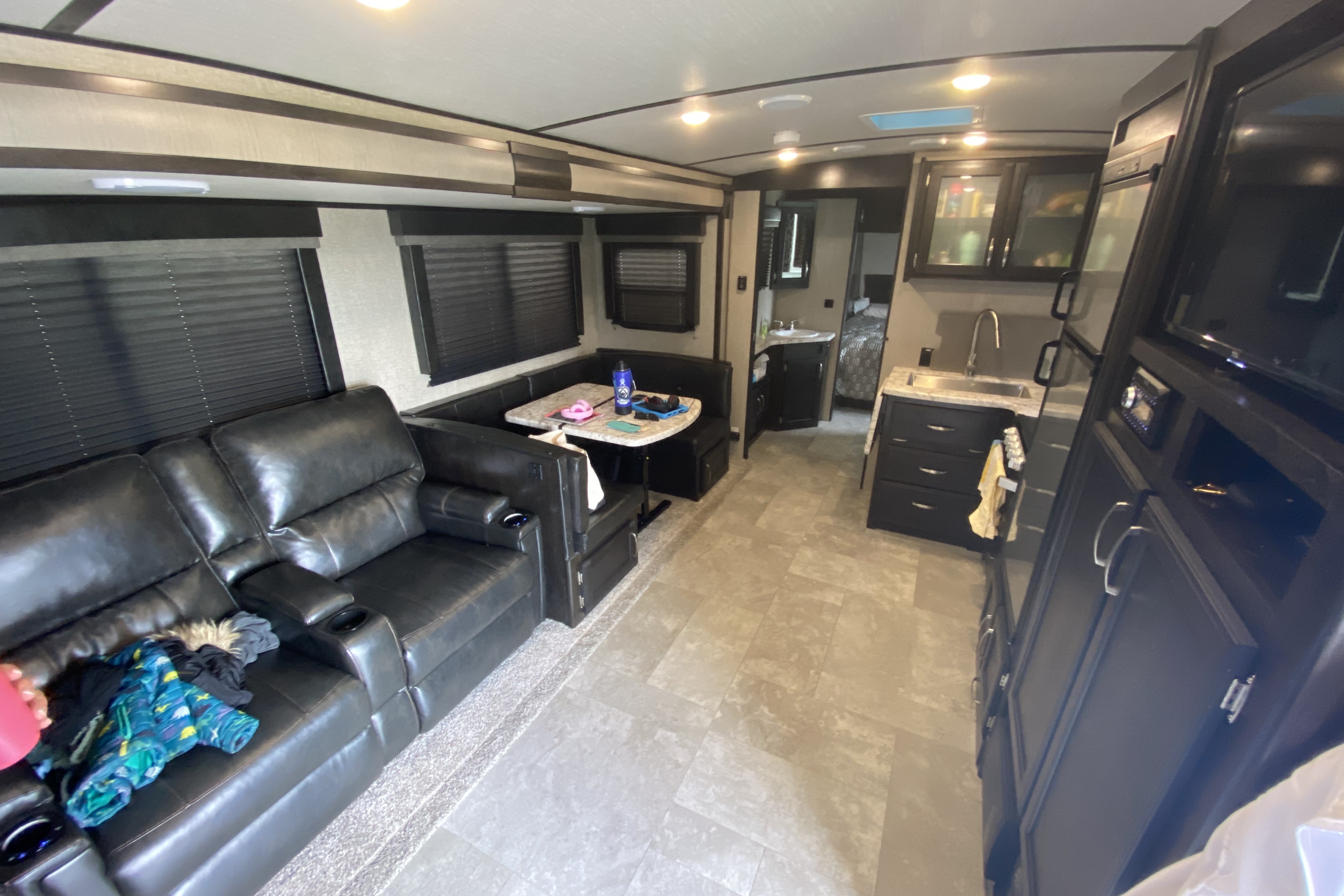 Luxury 35ft Trailer, delivery only, dogs ok