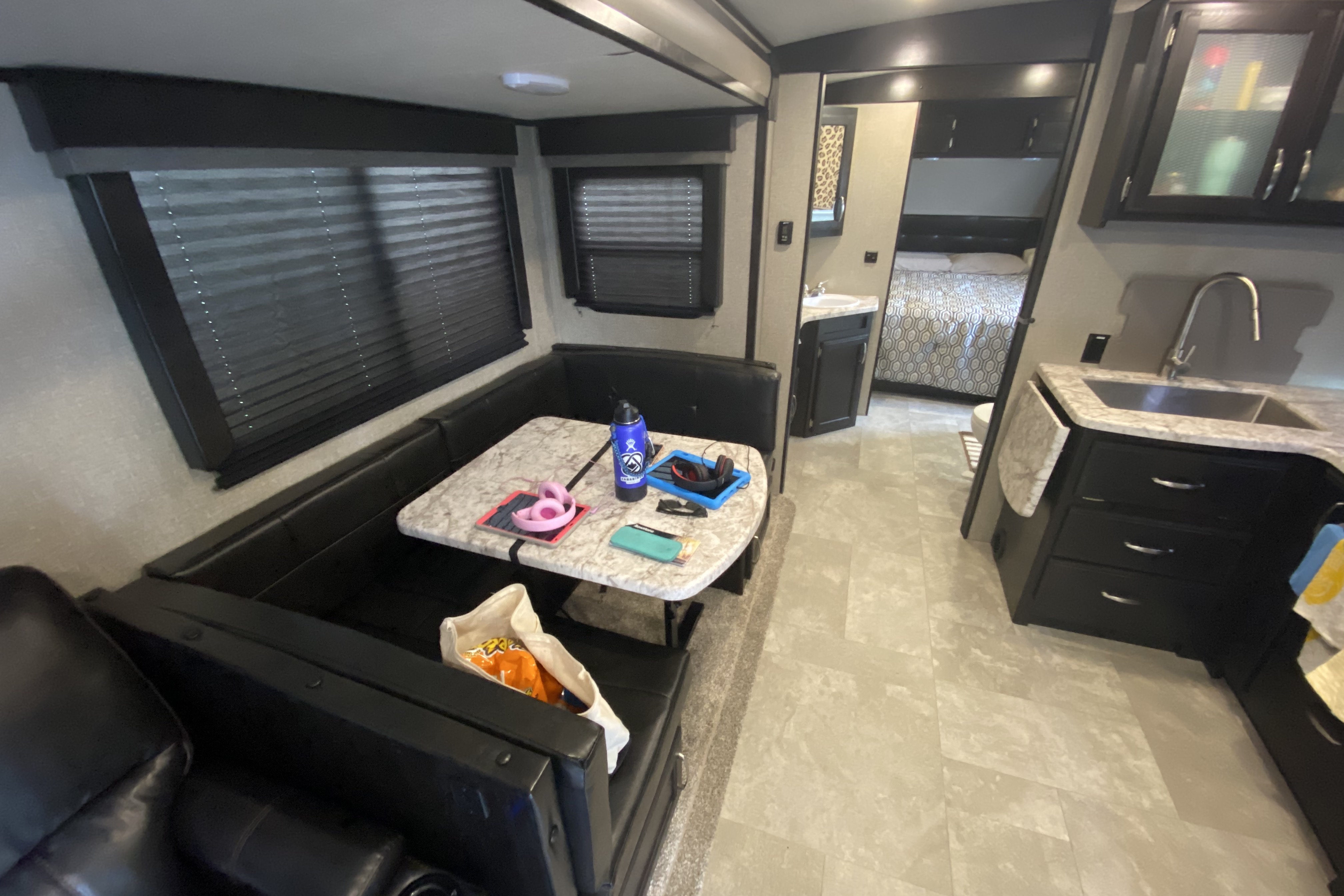 Luxury 35ft Trailer, delivery only, dogs ok