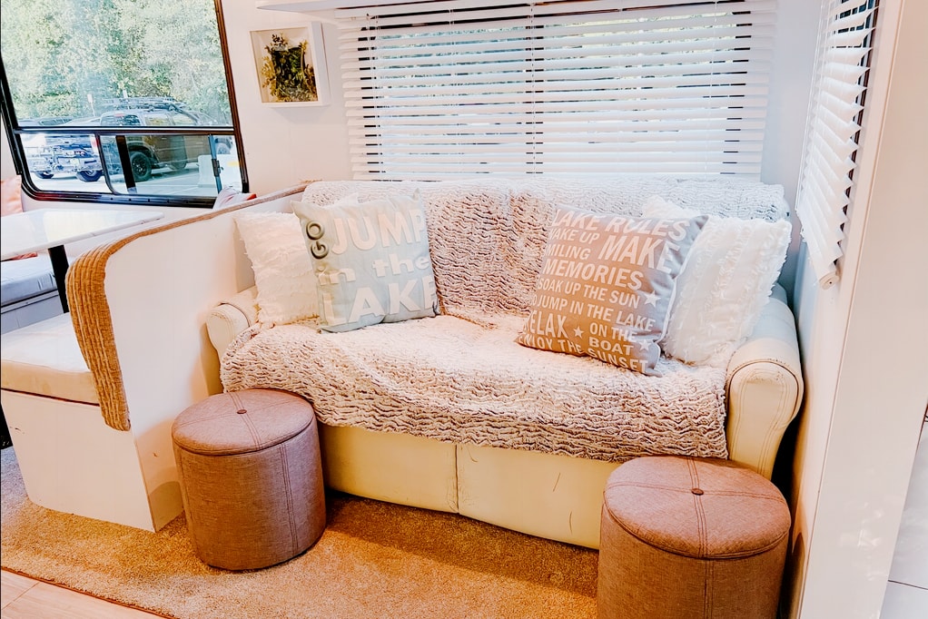Cozy Renovated Home on Wheels (R-Vision Trail-Lite Trek)