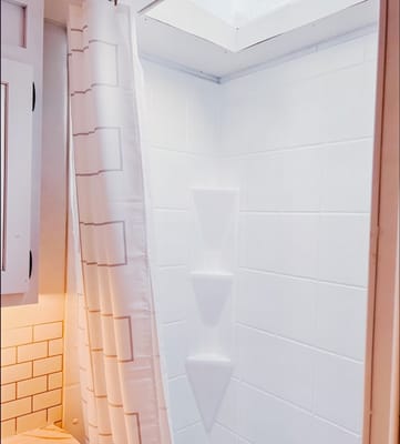 Cozy Renovated Home on Wheels (R-Vision Trail-Lite Trek)