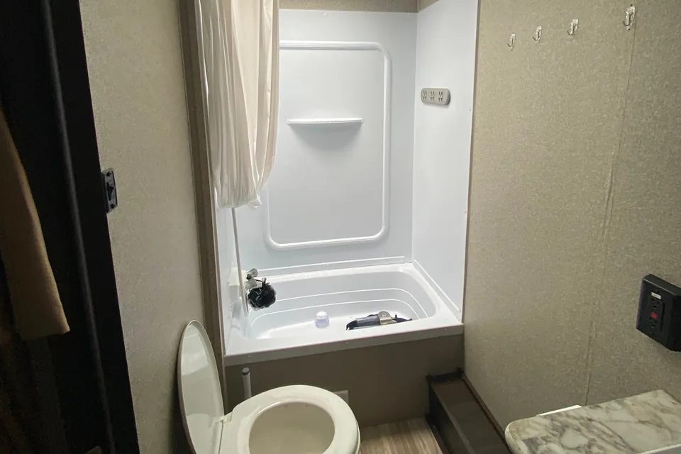 Darryn's Keystone 2018 Springdale 240BHWE Travel Trailer