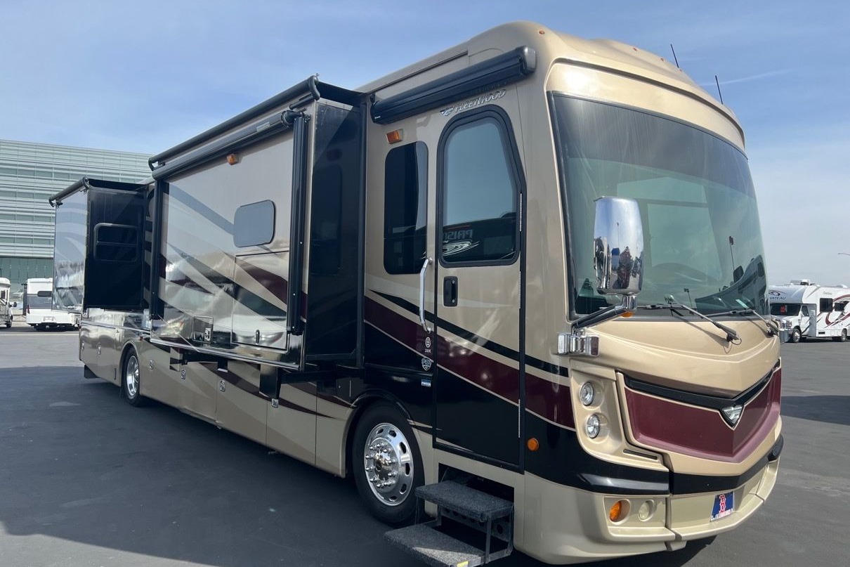 [36] Stress Free RVs - 2018 - XL - Class A - Luxury Discovery
