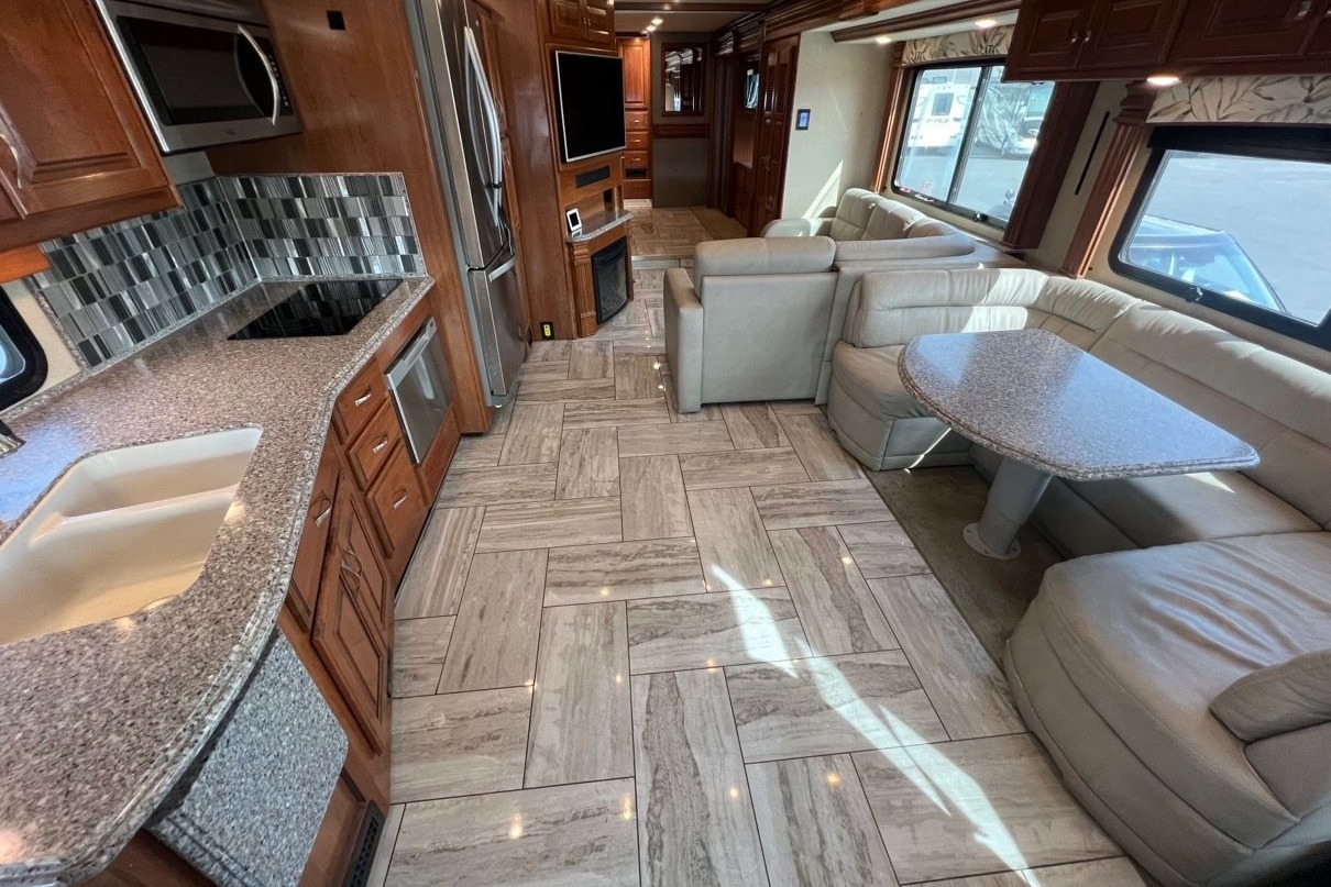 [36] Stress Free RVs - 2018 - XL - Class A - Luxury Discovery