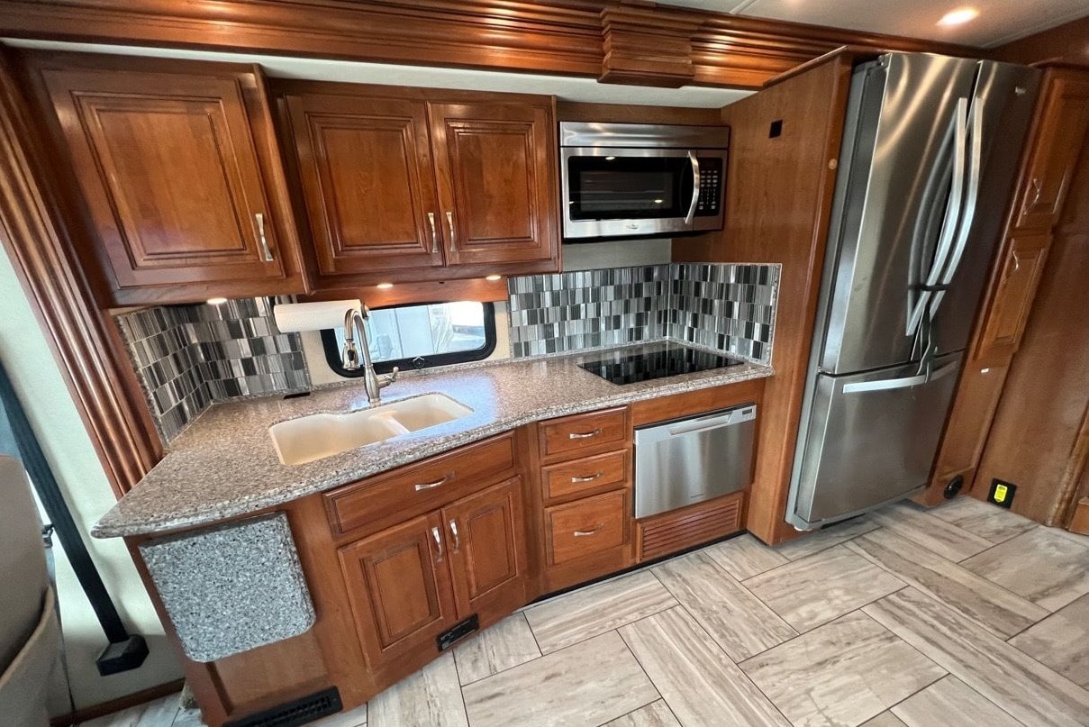[36] Stress Free RVs - 2018 - XL - Class A - Luxury Discovery