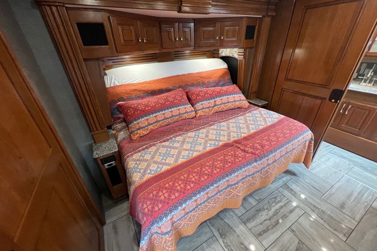[36] Stress Free RVs - 2018 - XL - Class A - Luxury Discovery