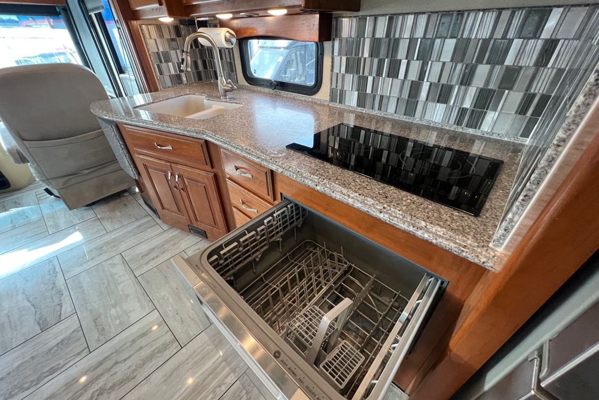 [36] Stress Free RVs - 2018 - XL - Class A - Luxury Discovery