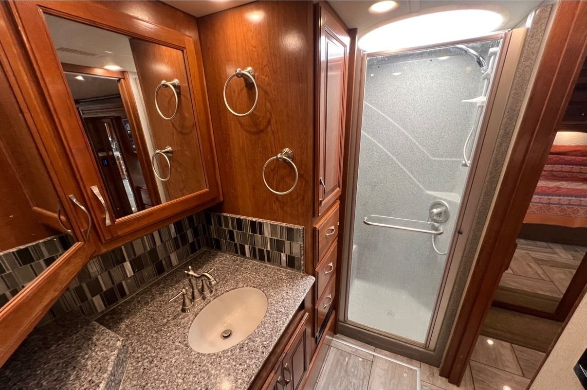 [36] Stress Free RVs - 2018 - XL - Class A - Luxury Discovery