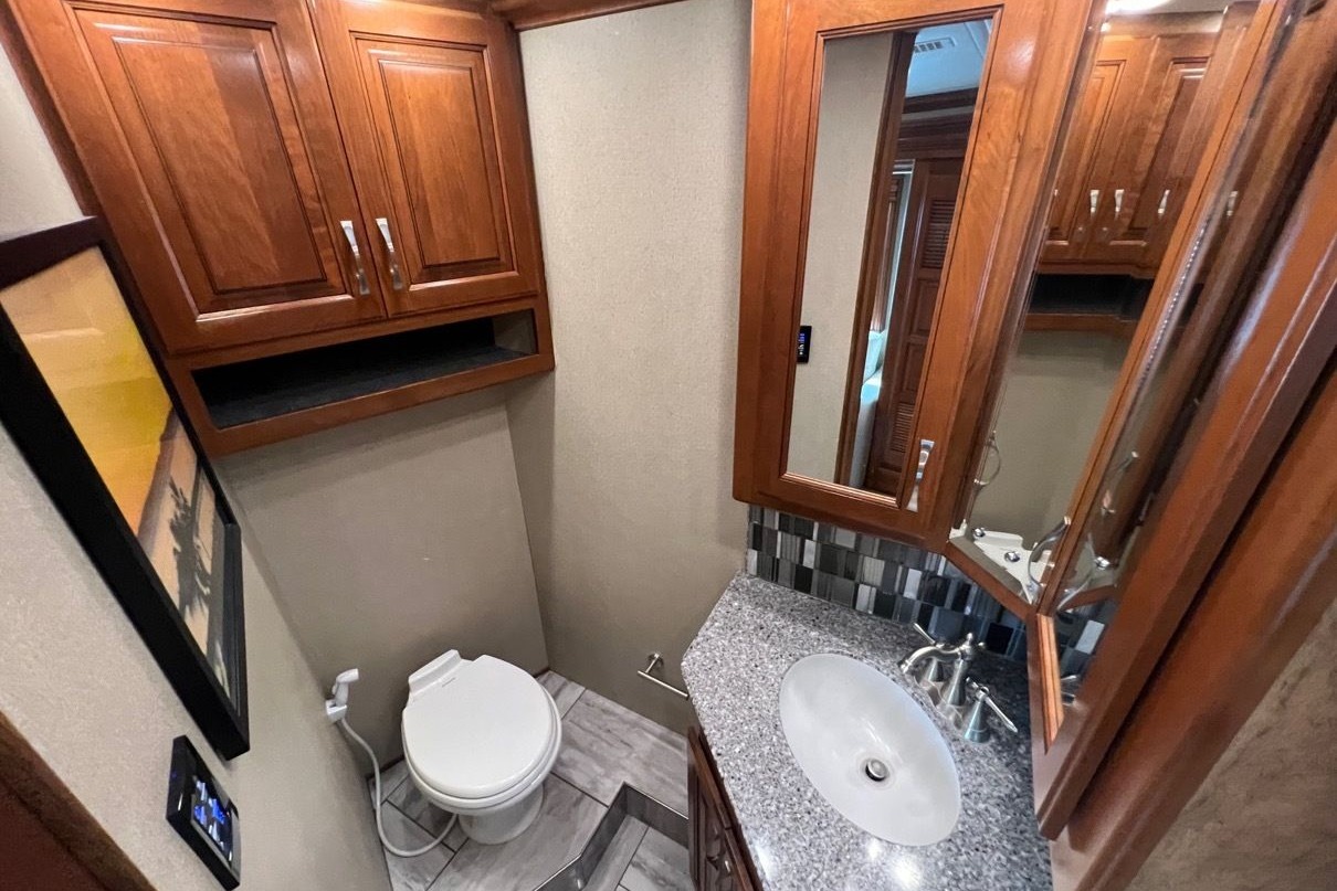 [36] Stress Free RVs - 2018 - XL - Class A - Luxury Discovery