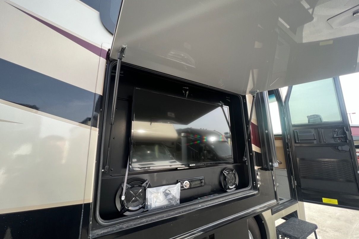 [36] Stress Free RVs - 2018 - XL - Class A - Luxury Discovery