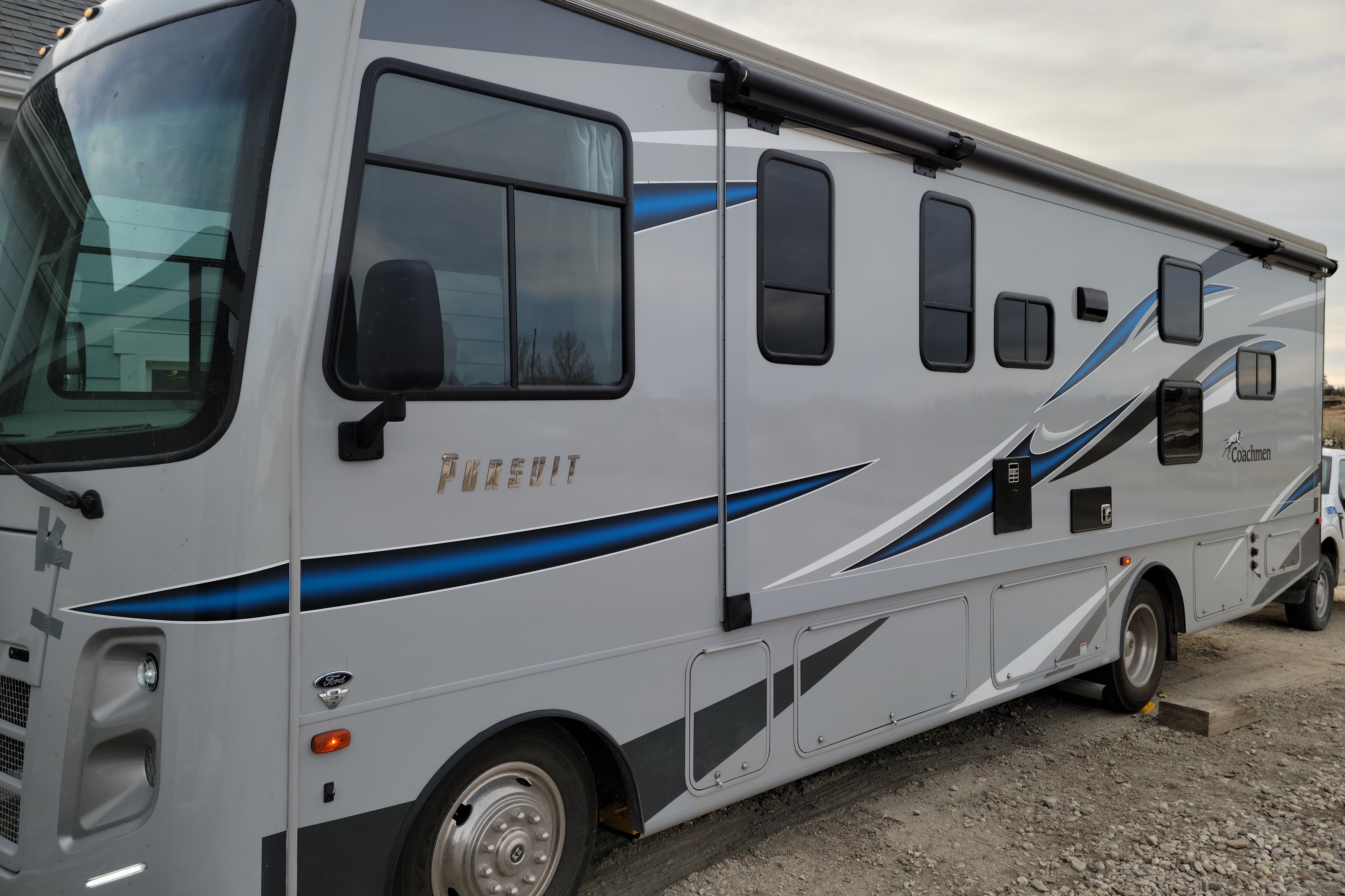 Family Friendly Coachmen Pursuit Class A