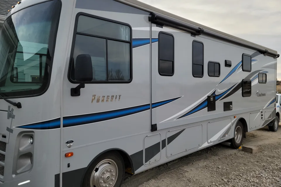 Family Friendly Coachmen Pursuit Class A