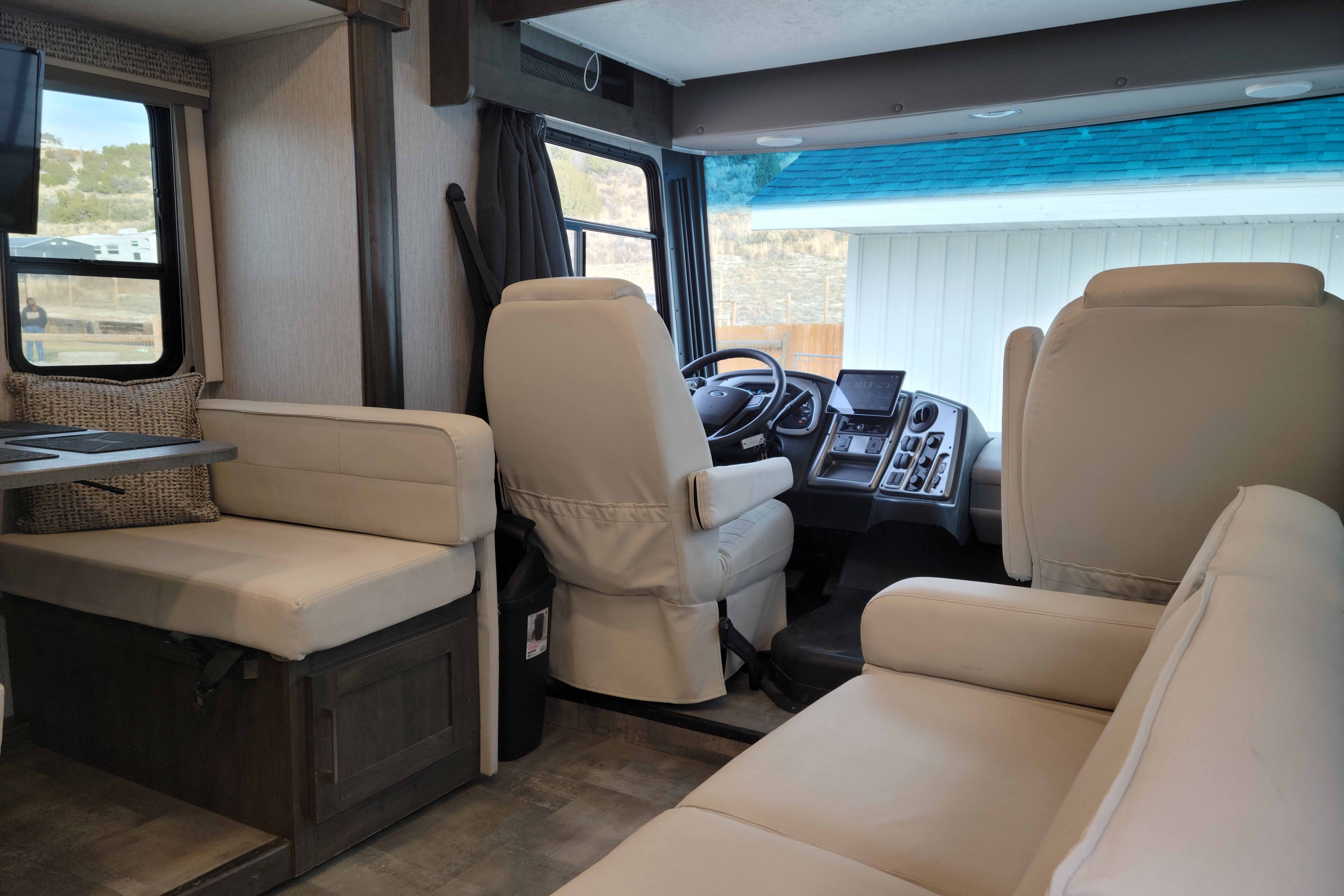 Family Friendly Coachmen Pursuit Class A