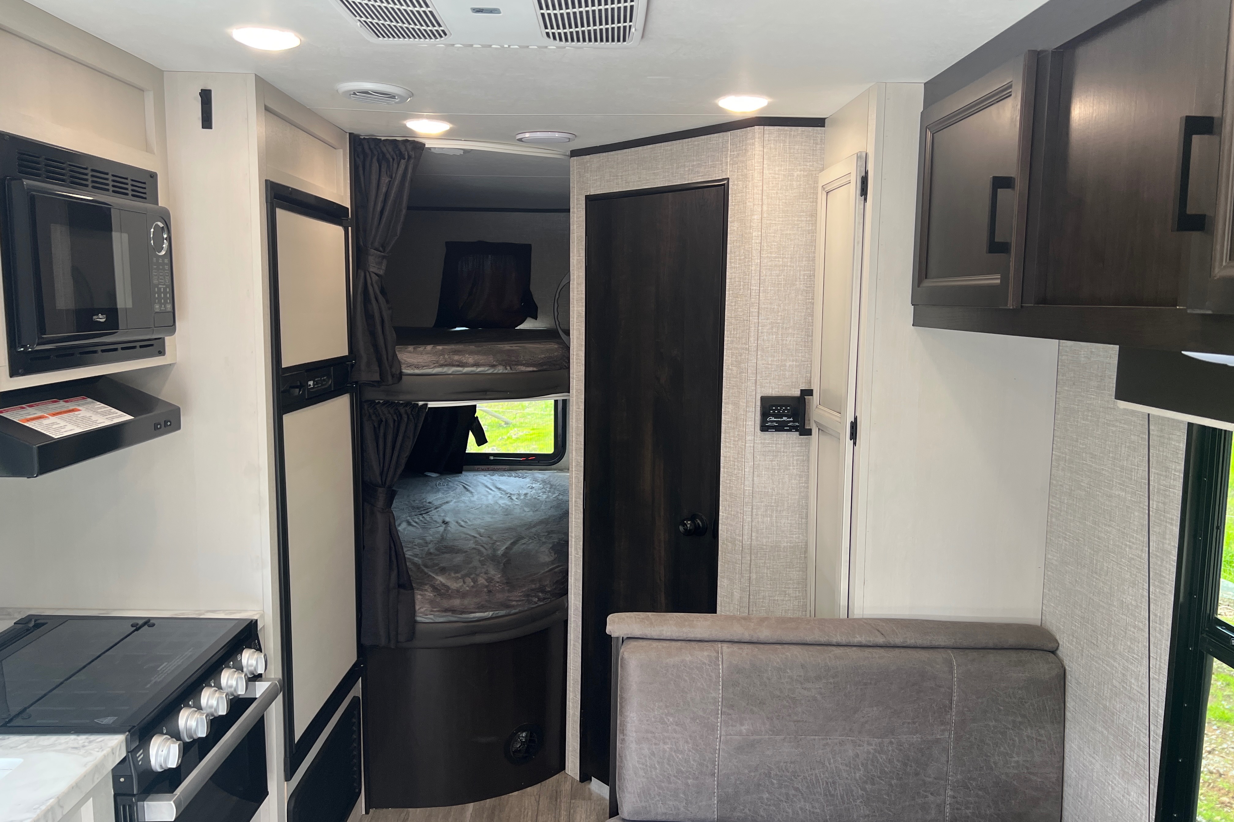 Foothill Rentals, Jayco 224BH Travel Trailer