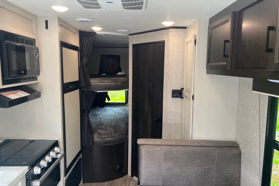 Foothill Rentals, Jayco 224BH Travel Trailer