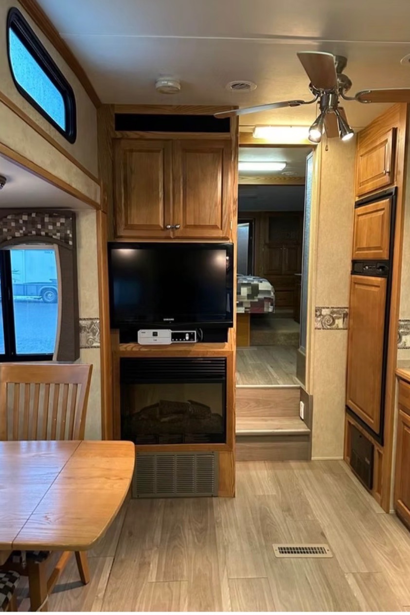 Walters Dutchmen Colorado Fifth Wheel