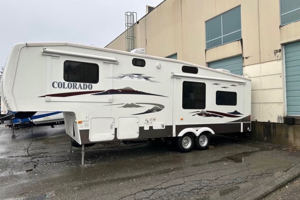 Walters Dutchmen Colorado Fifth Wheel
