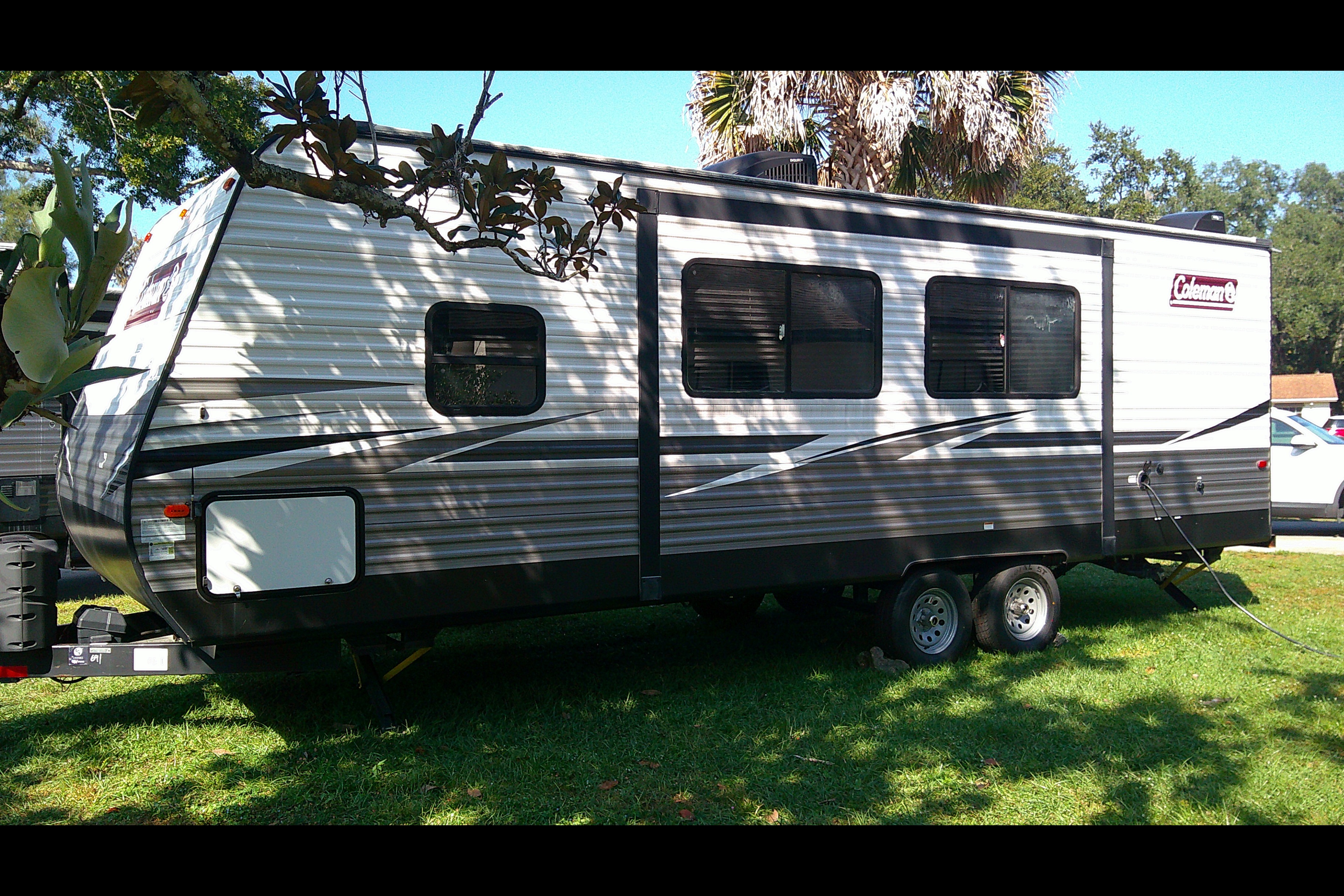 "Vanegas" Modern Private Queen Bedroom and Two Bunks - Sleeps 6 Comfortably (LFWL1847)