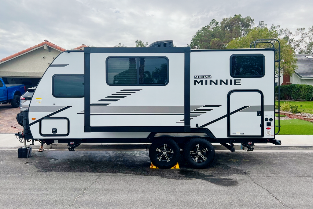 New 2021 Cozy & Beautiful Winnebago Perfect For Families!