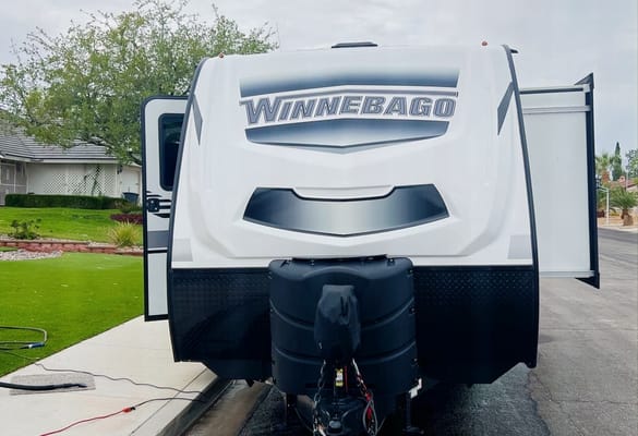 New 2021 Cozy & Beautiful Winnebago Perfect For Families!