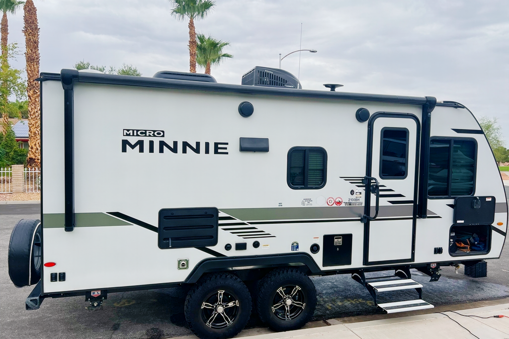 New 2021 Cozy & Beautiful Winnebago Perfect For Families!