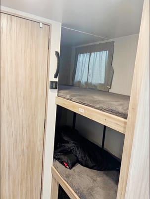 New 2021 Cozy & Beautiful Winnebago Perfect For Families!