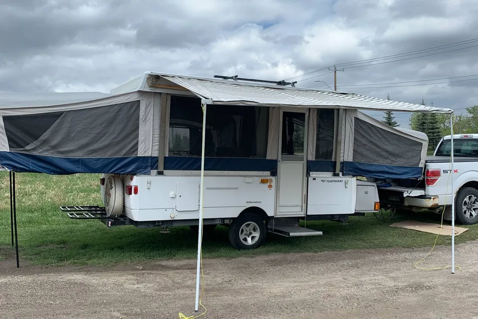 25' Tent Trailer With Slide Out Dinette
