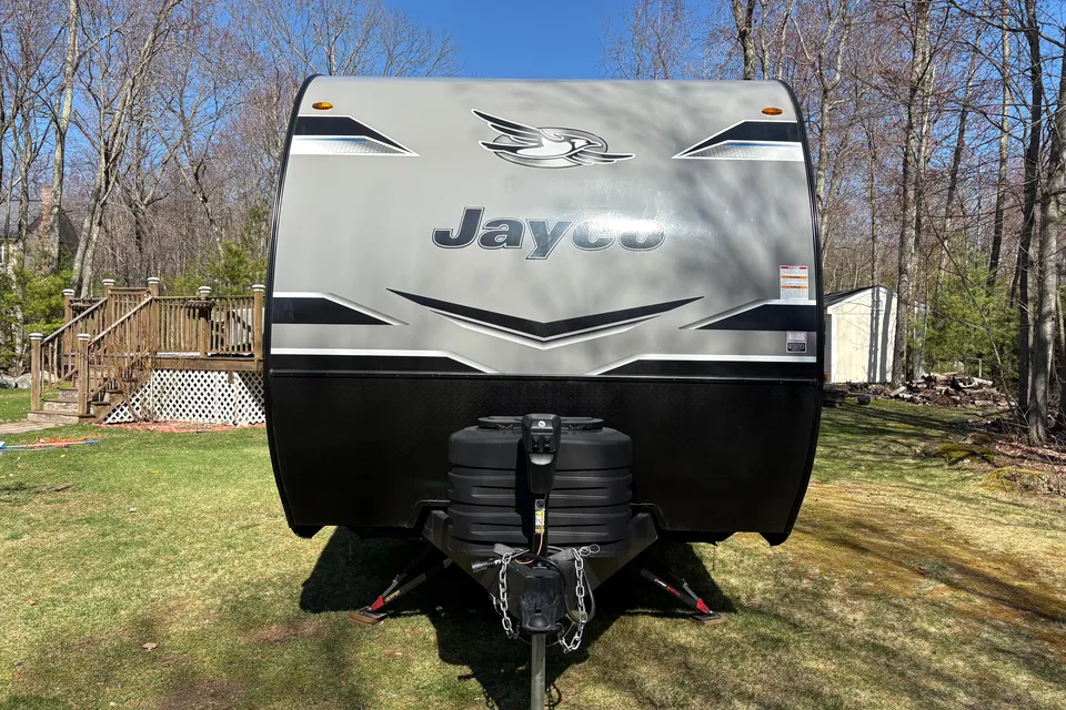 Trailside Escape 🌄 JANY2308