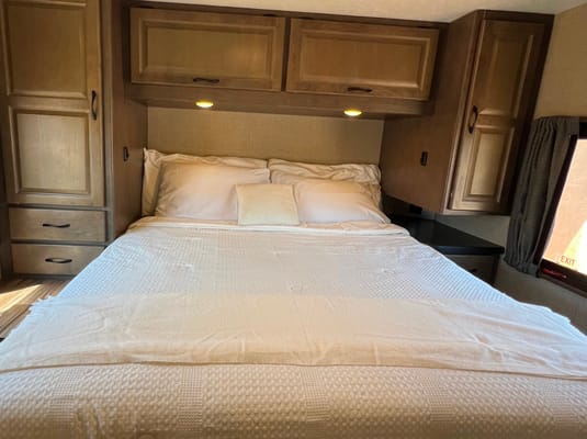 Thor Motor Coach 28 A Majestic Class C
