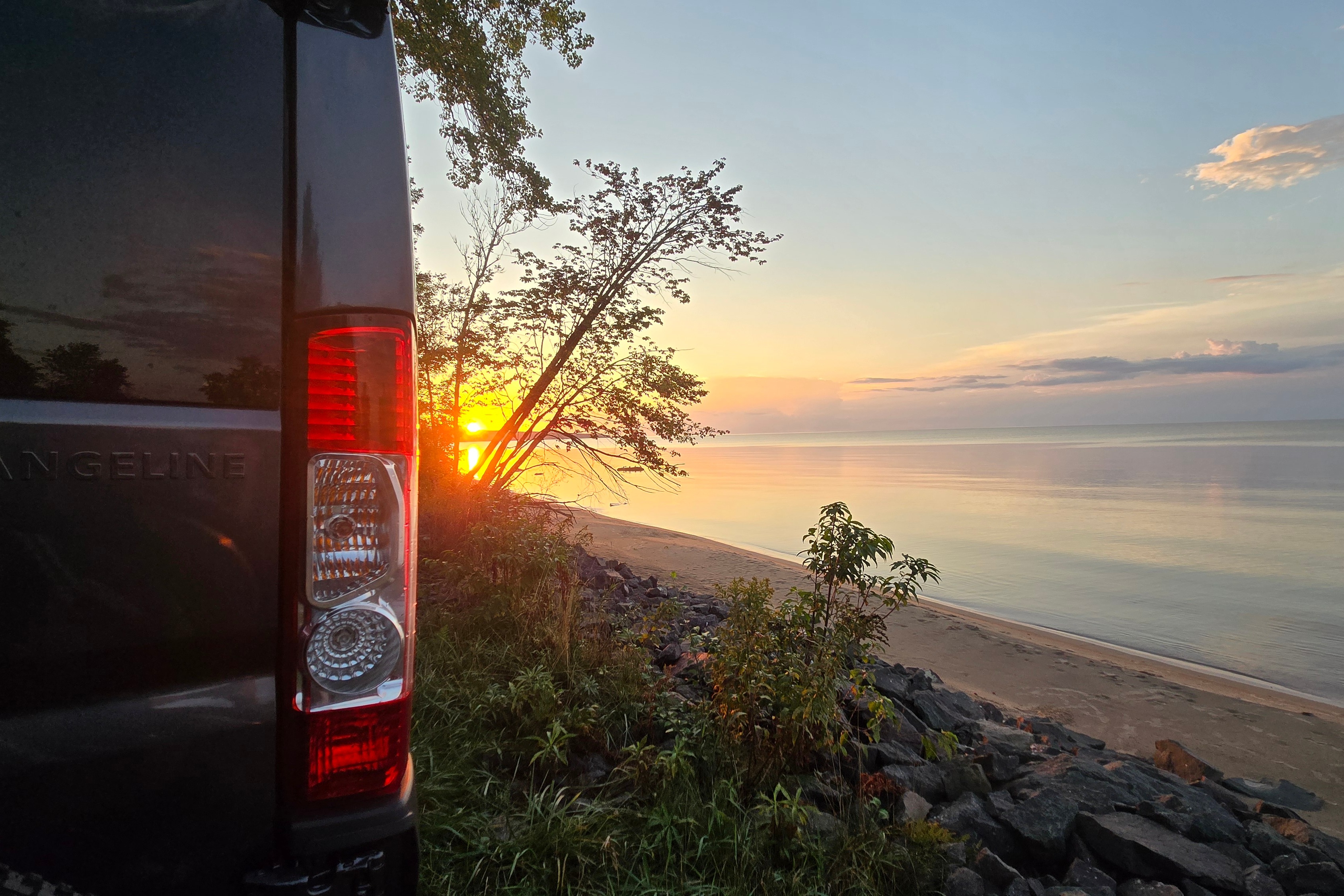 2024 Airstream Rangeline Poptop w/shower & regular toilet (Aspen)