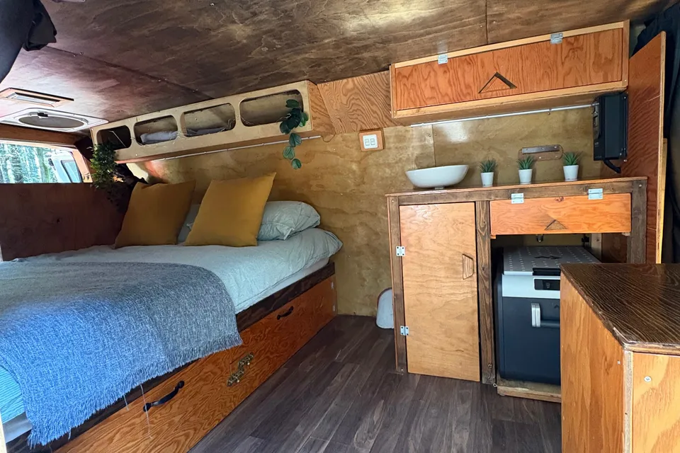 Vanture Campers GMC Johnny Savana