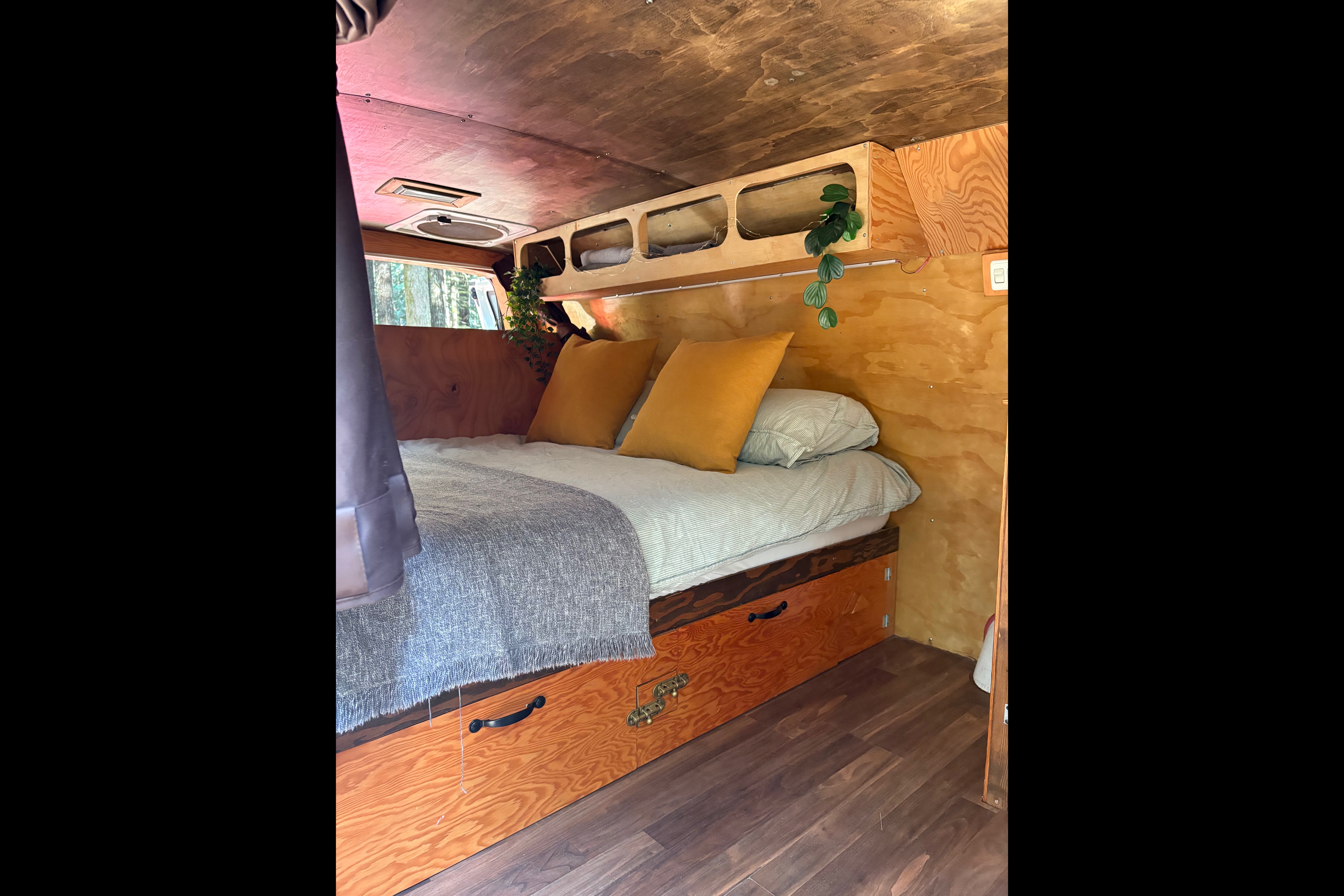 Vanture Campers GMC Johnny Savana