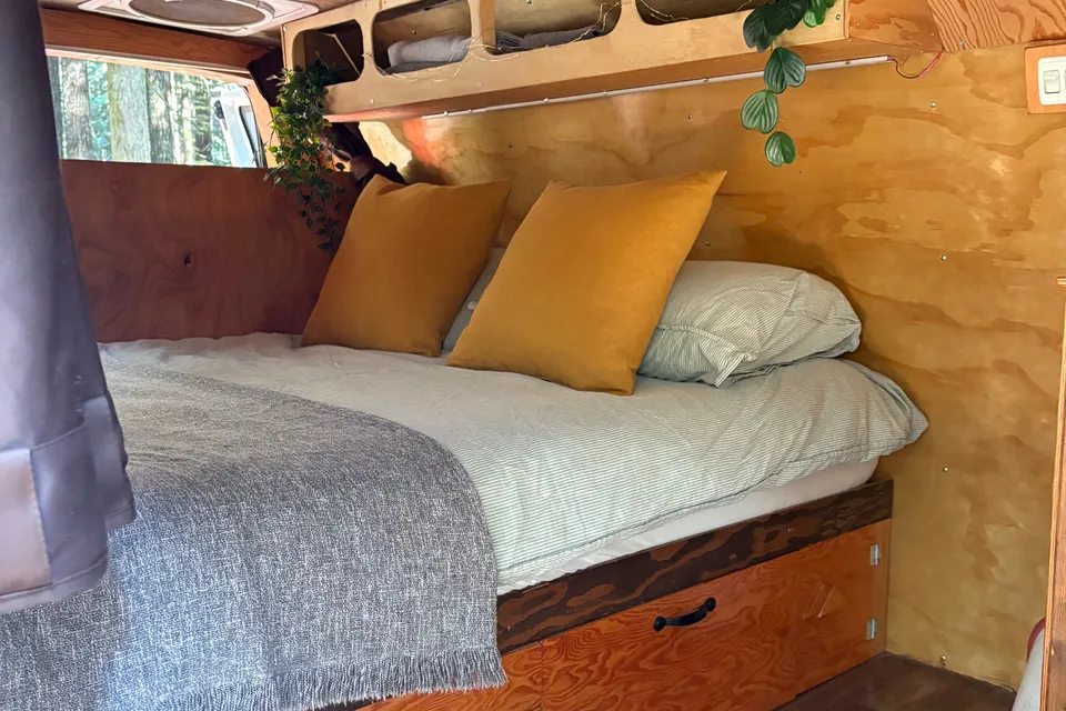 Vanture Campers GMC Johnny Savana