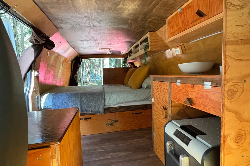 Vanture Campers GMC Johnny Savana